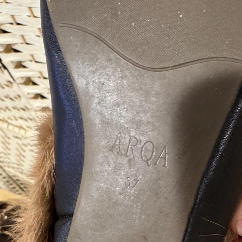 Amazon Black and Brown Fur-Lined Mules - Picture 5 of 8